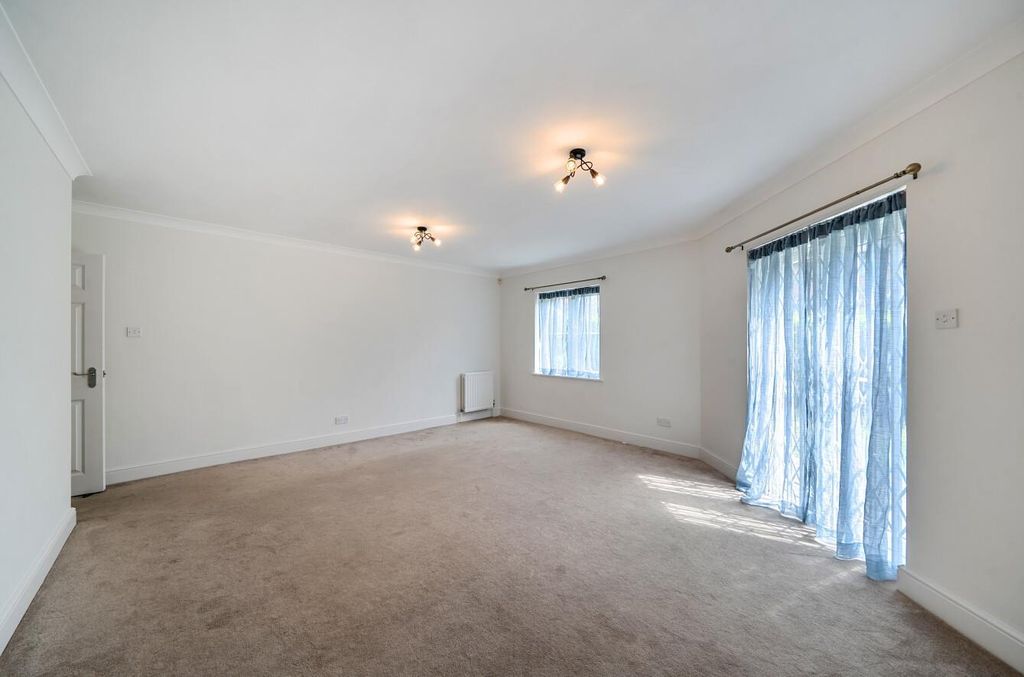 Property photo 2 of 10 Davidson Frost-Wellings, Dfw, Bartholomew Court, C