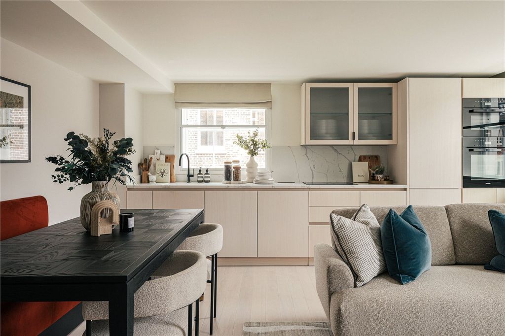 Property photo 3 of 7 Showflat Kitchen