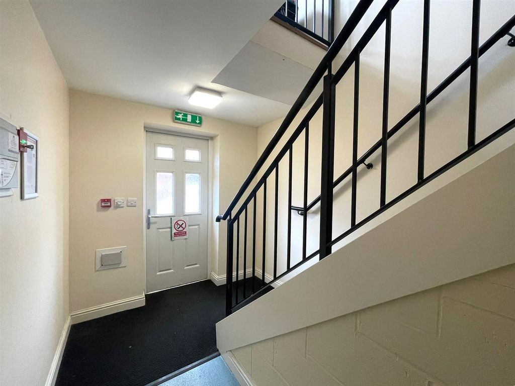 Property photo 2 of 15 Communal Areas
