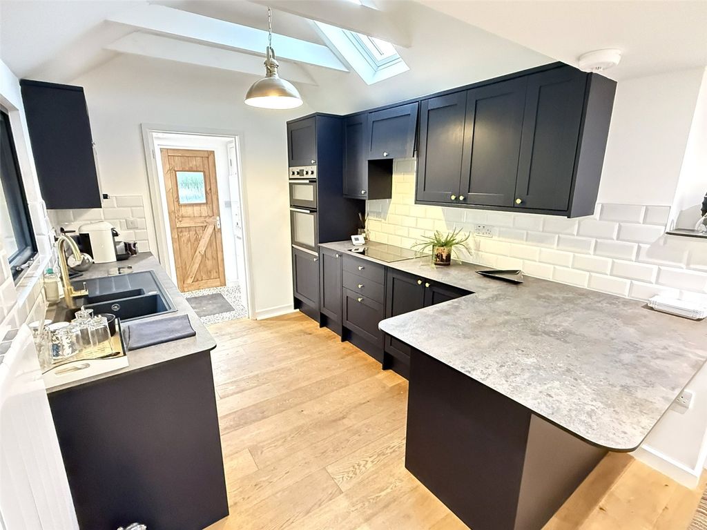 Property photo 3 of 21 Picture No. 14