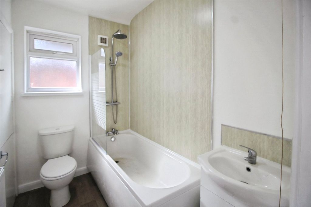 Property photo 3 of 8 Bathroom