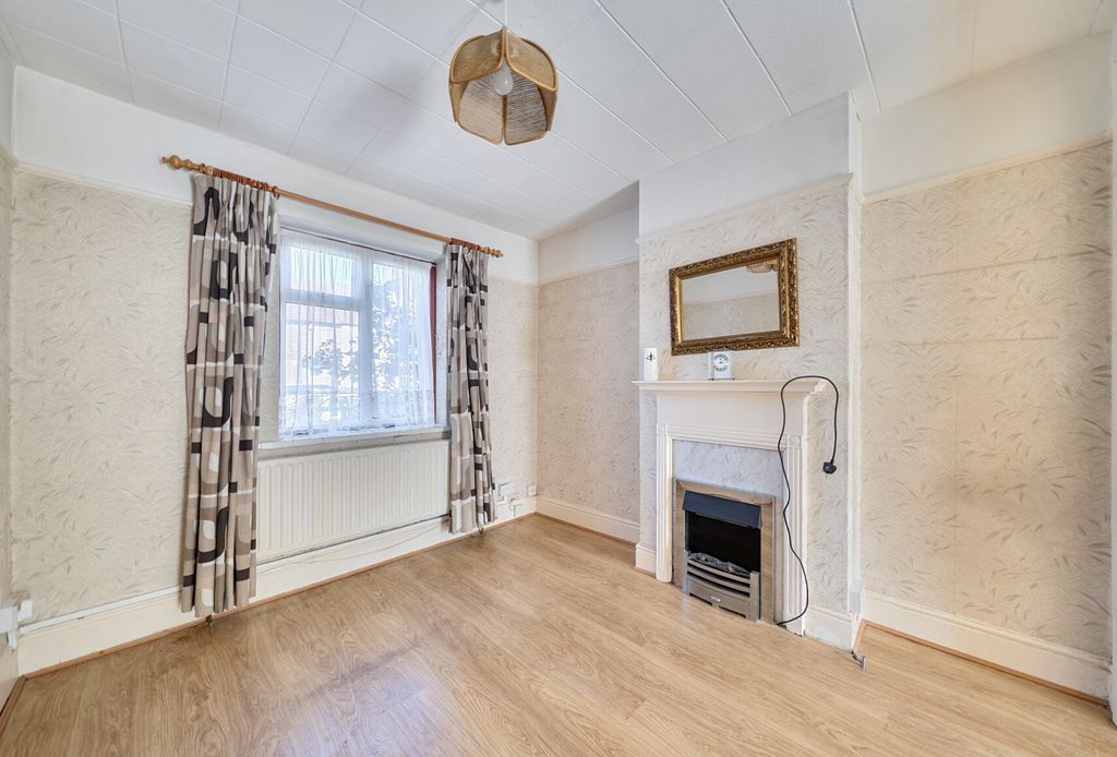 Property photo 2 of 17 1526673-1-6Ac393B...