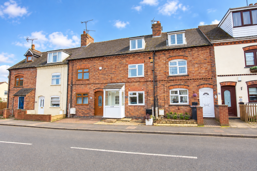 Property photo 1 of 17 Sunny Terraced Houses On A Quiet Street