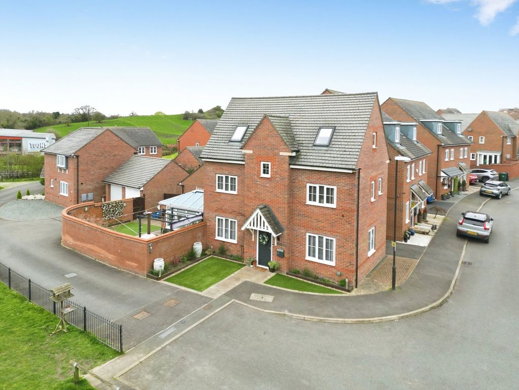 Property photo 2 of 28