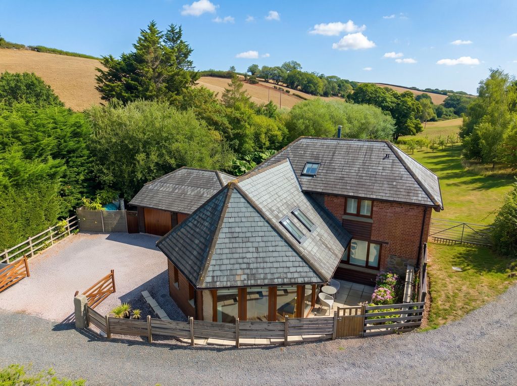 Property photo 1 of 33