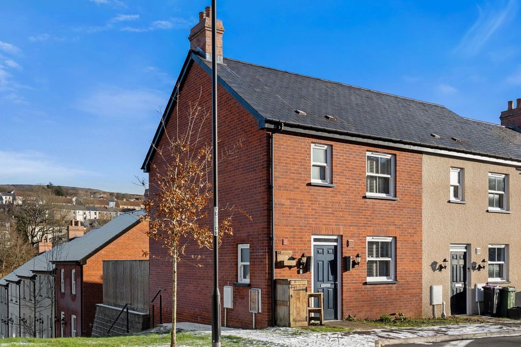 Property photo 1 of 27