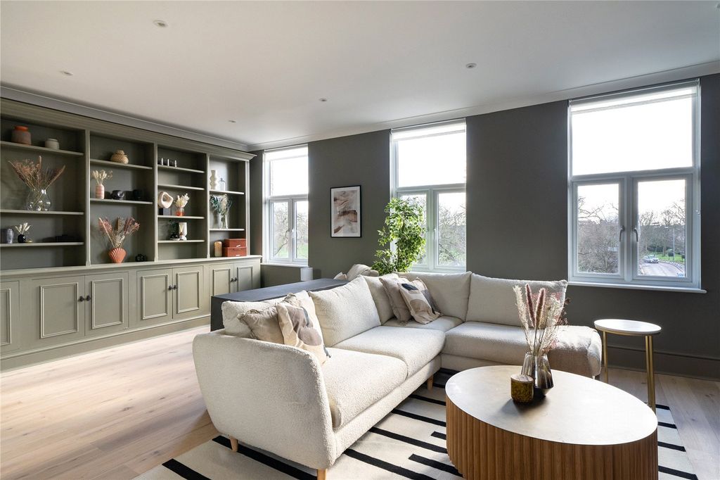 Property photo 1 of 14 Reception