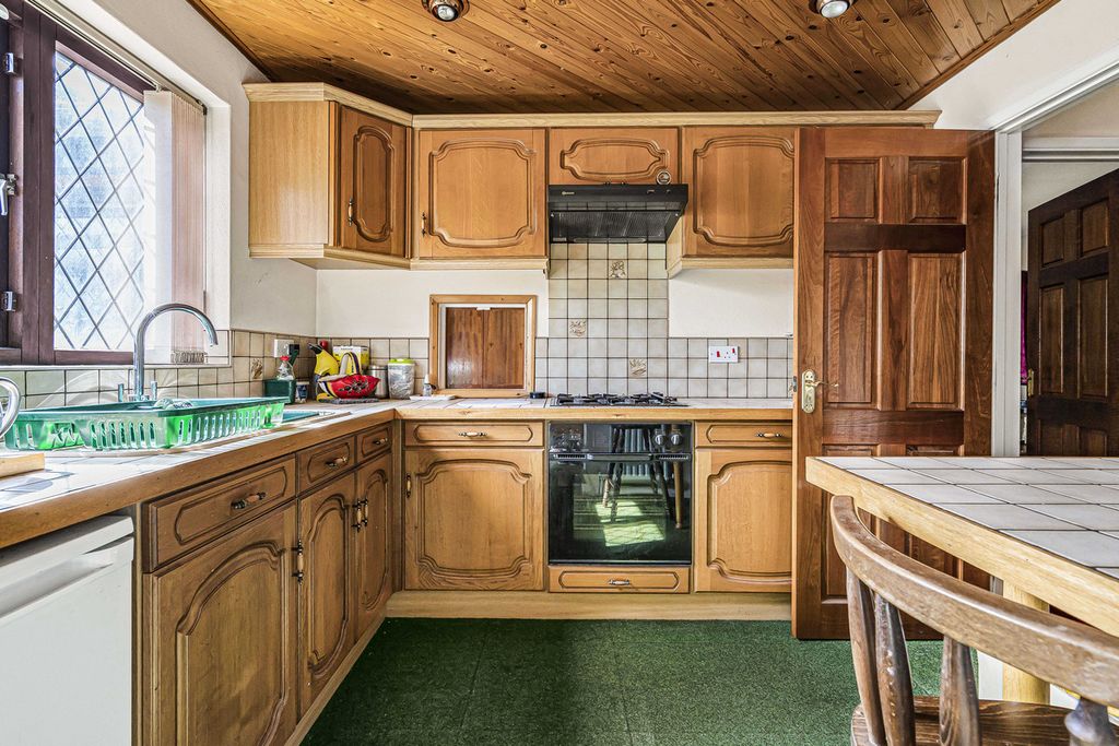 Property photo 2 of 21