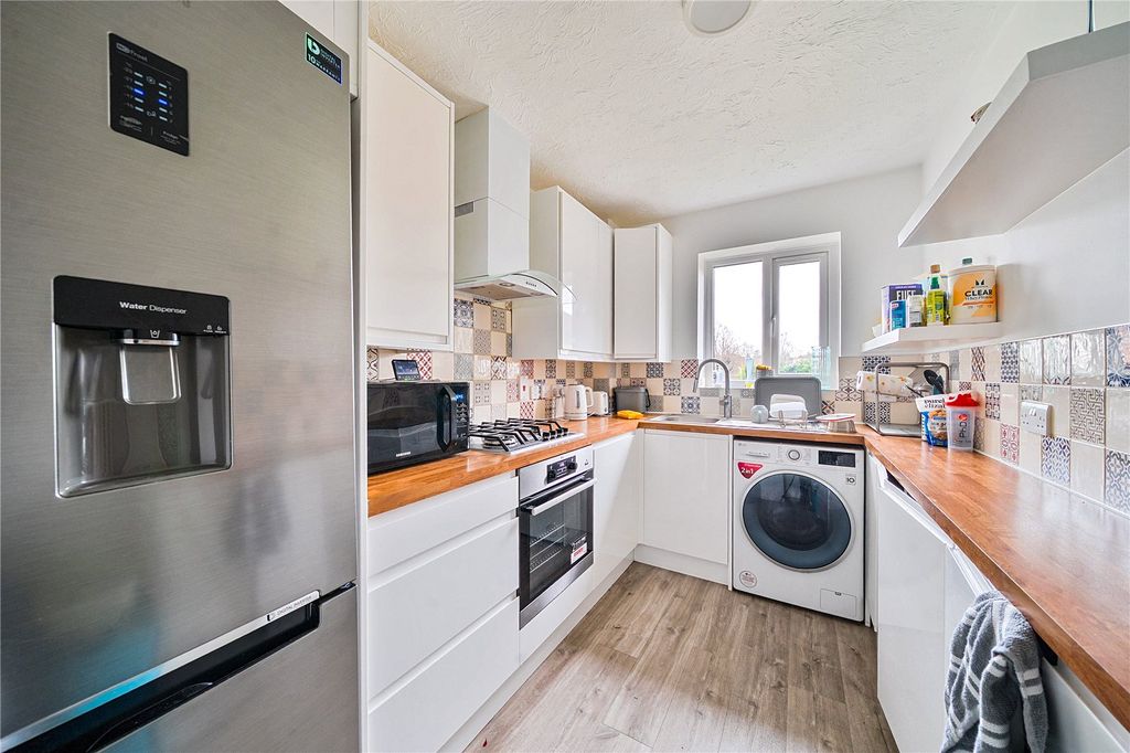 Property photo 3 of 8 Picture No. 10