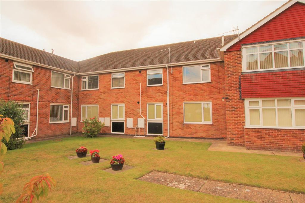 2 bed flat for sale Cleethorpes
