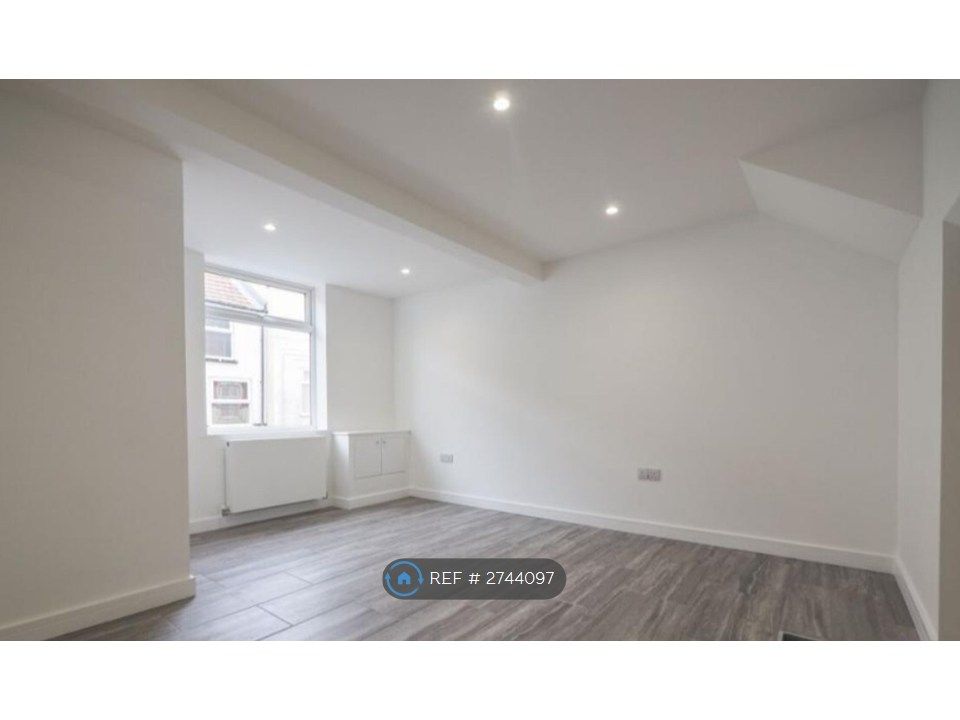 Property photo 2 of 10 Living Room