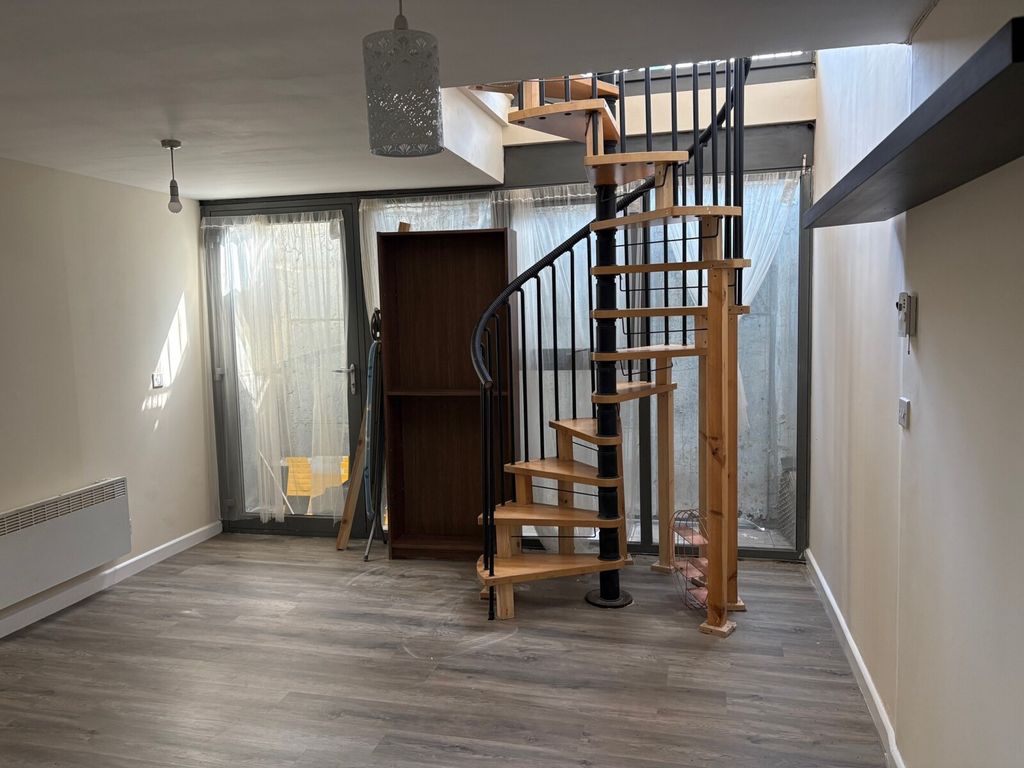 Property photo 2 of 6 Picture No. 10