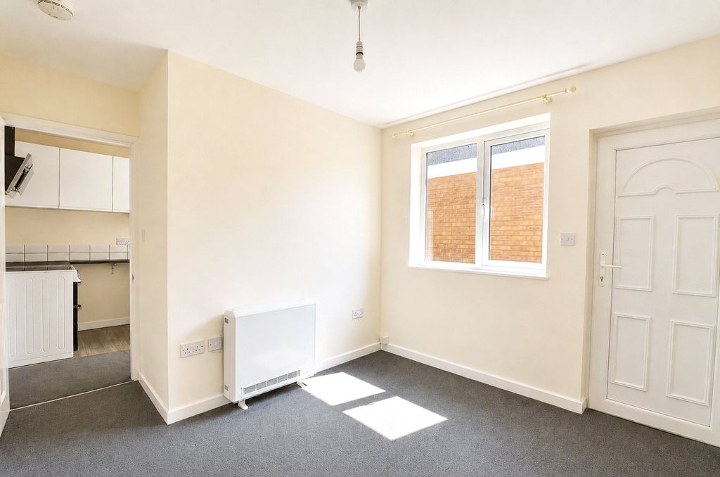Property photo 3 of 11 Picture No. 15