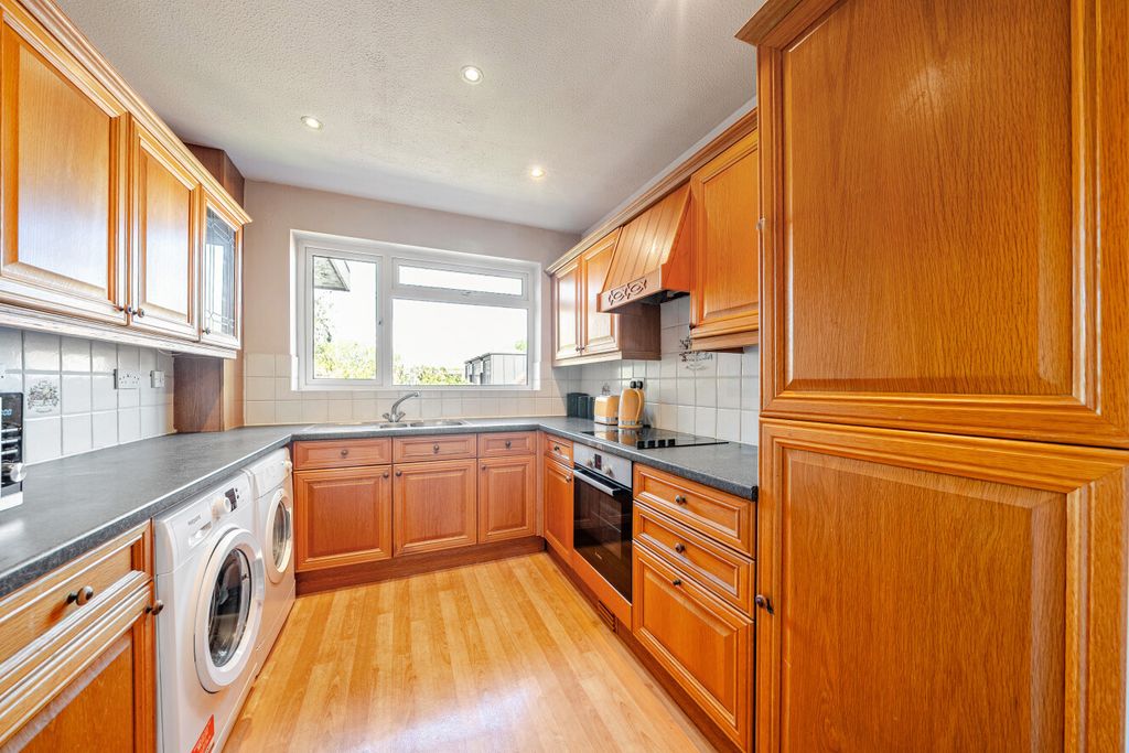 Property photo 3 of 10 1449720-8-69Eb664...