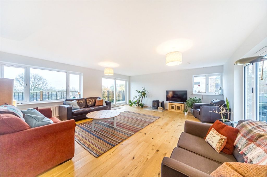 Property photo 2 of 24 Picture No. 05