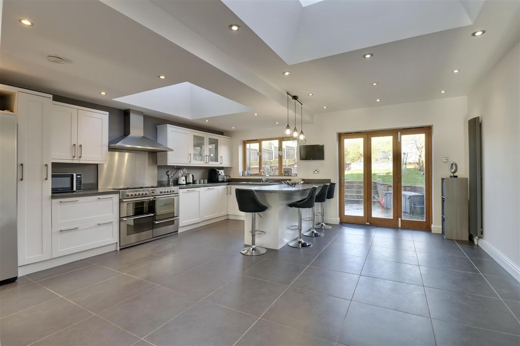 Property photo 1 of 24 49Cf2F86-BA4A-42DC-9841-8B29F4B3452D_1_201_A.Jpeg