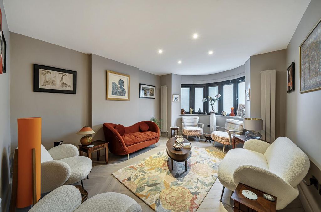 Additional image 7 of 5 bed property for saleCavendish Drive, Edgware HA8