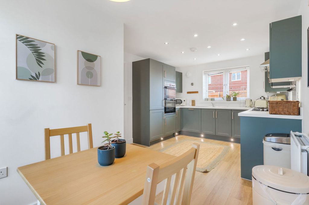 Property photo 2 of 26