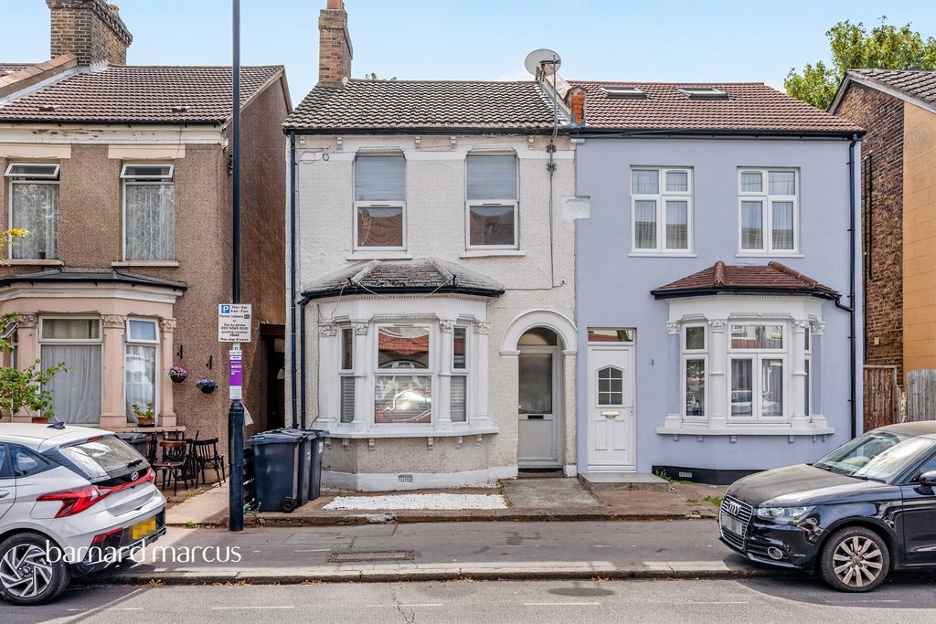 Property photo 2 of 33