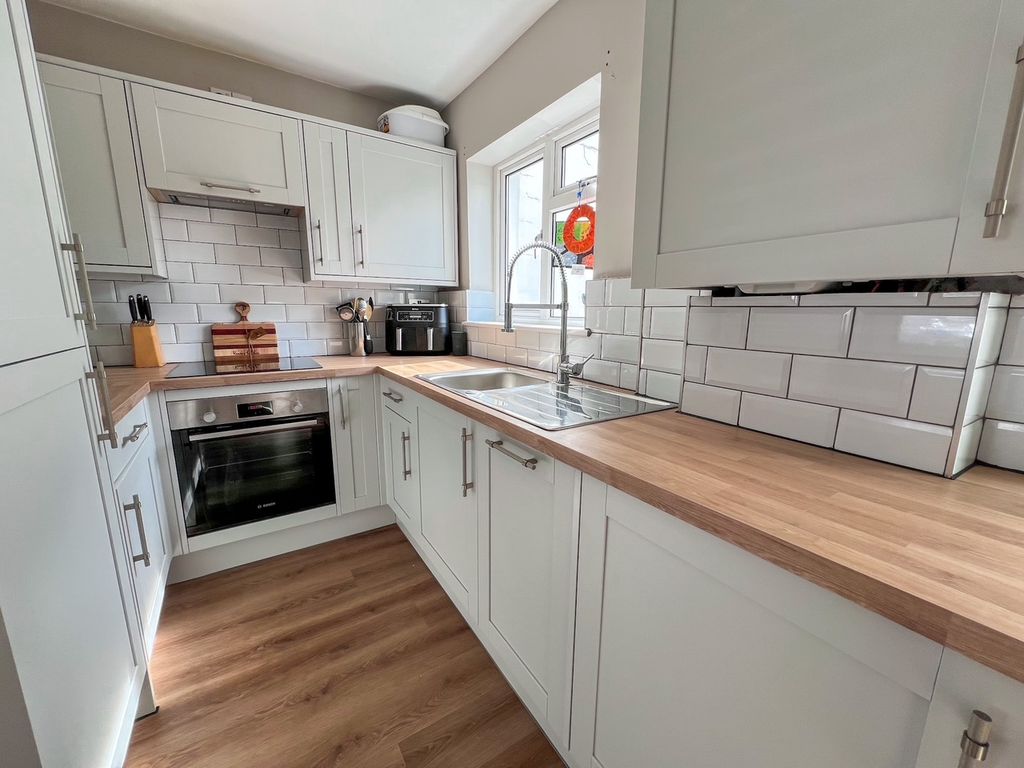 Property photo 2 of 27