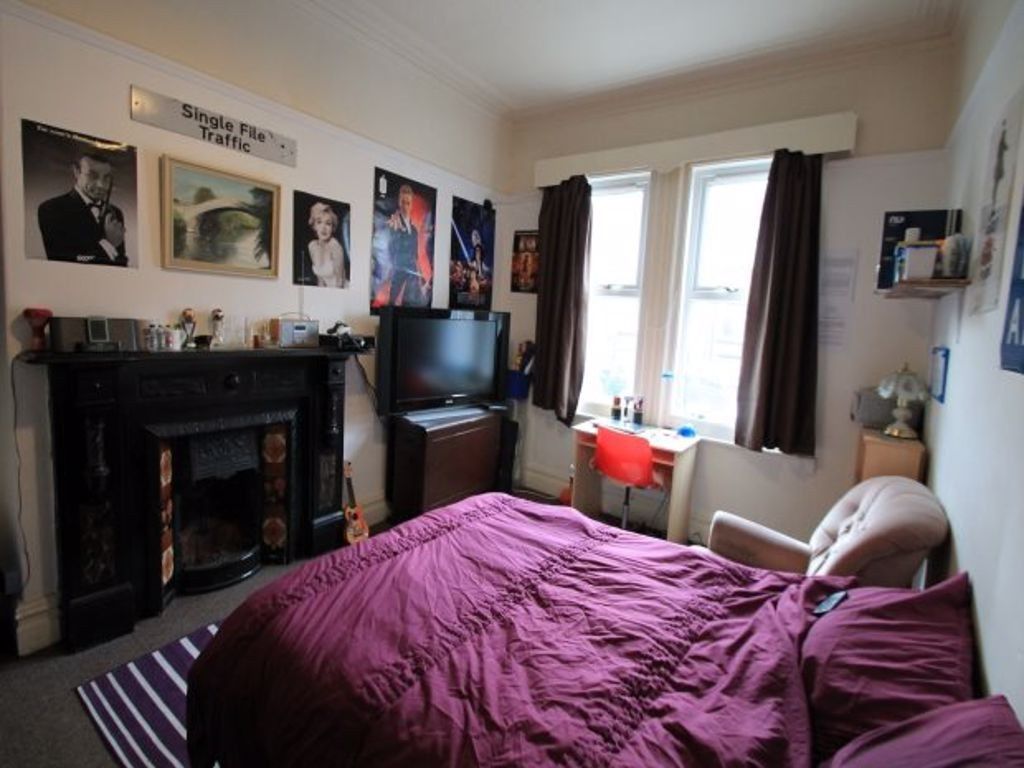 Property photo 1 of 9 A Cozy And Inviting Master Bedroom Featuring A Com...