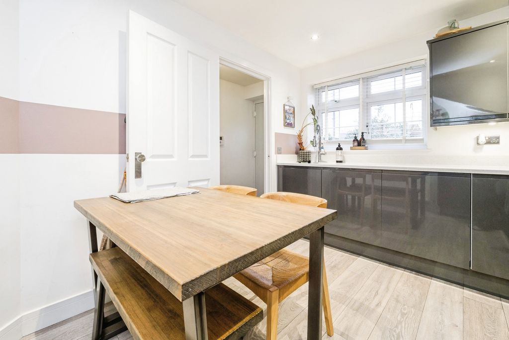 Property photo 3 of 20 Kitchen