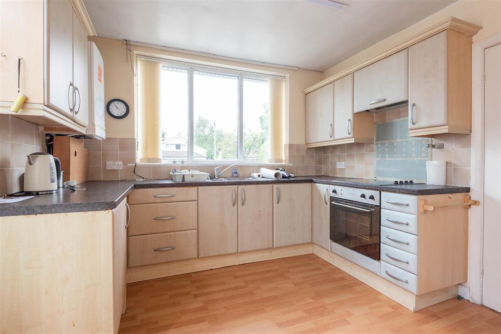 Property photo 3 of 17 Kitchen
