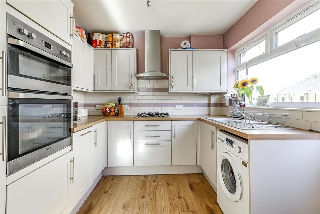 Property photo 2 of 30