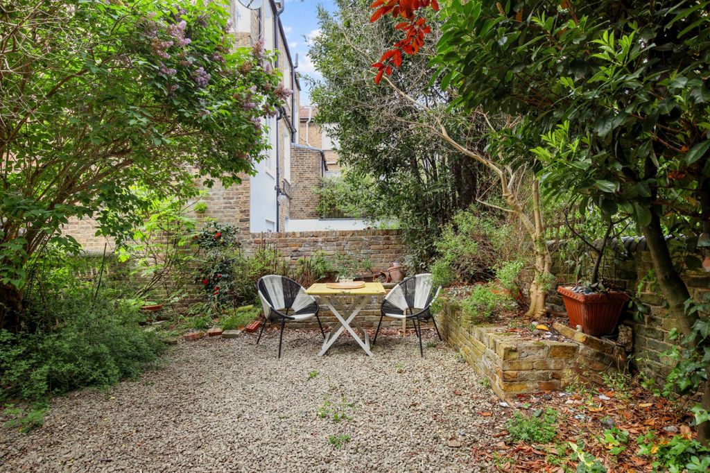 Property photo 3 of 18