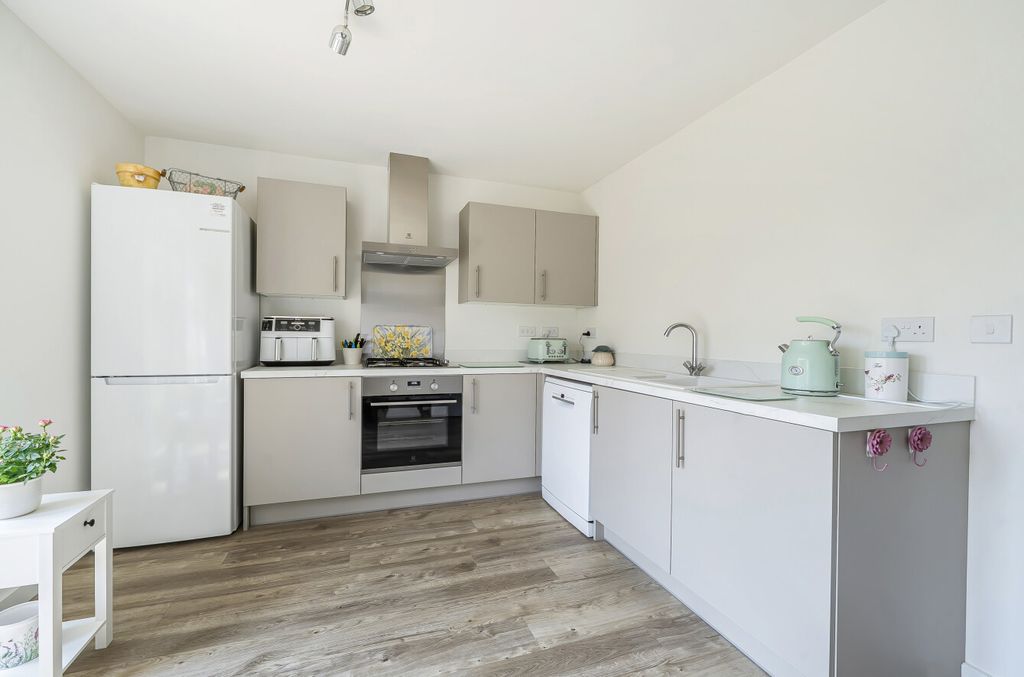 Property photo 2 of 18 Kitchen / Diner