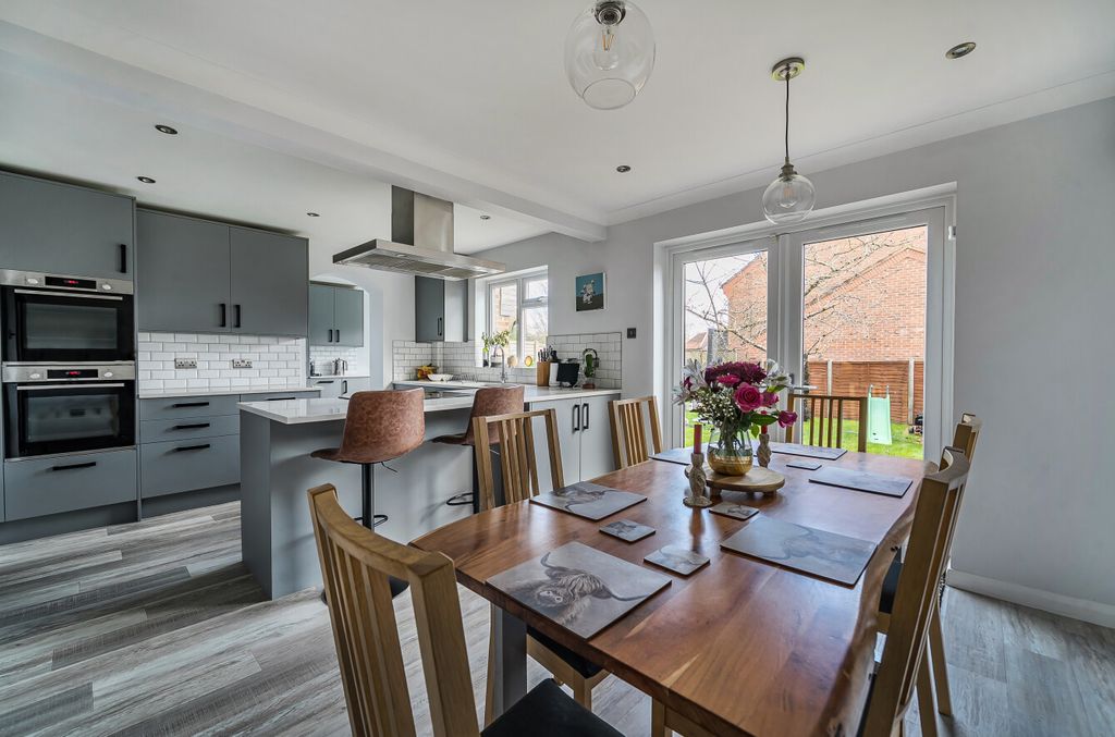 Property photo 3 of 19 1396054-4-696A5c9...