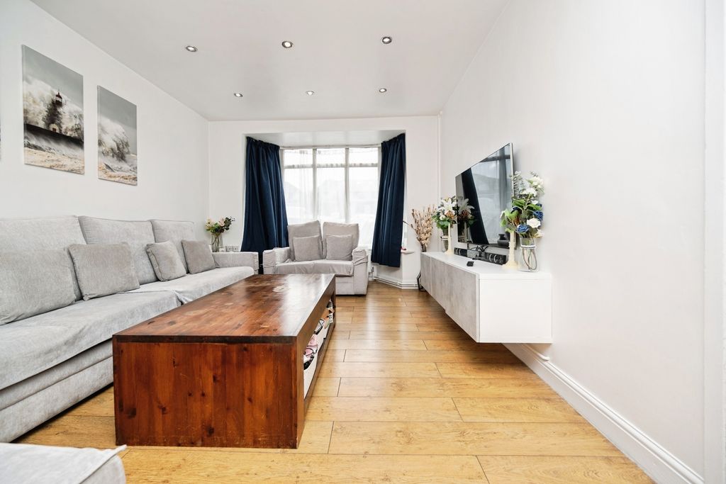 Property photo 3 of 31 Pbox-Img.Jpg