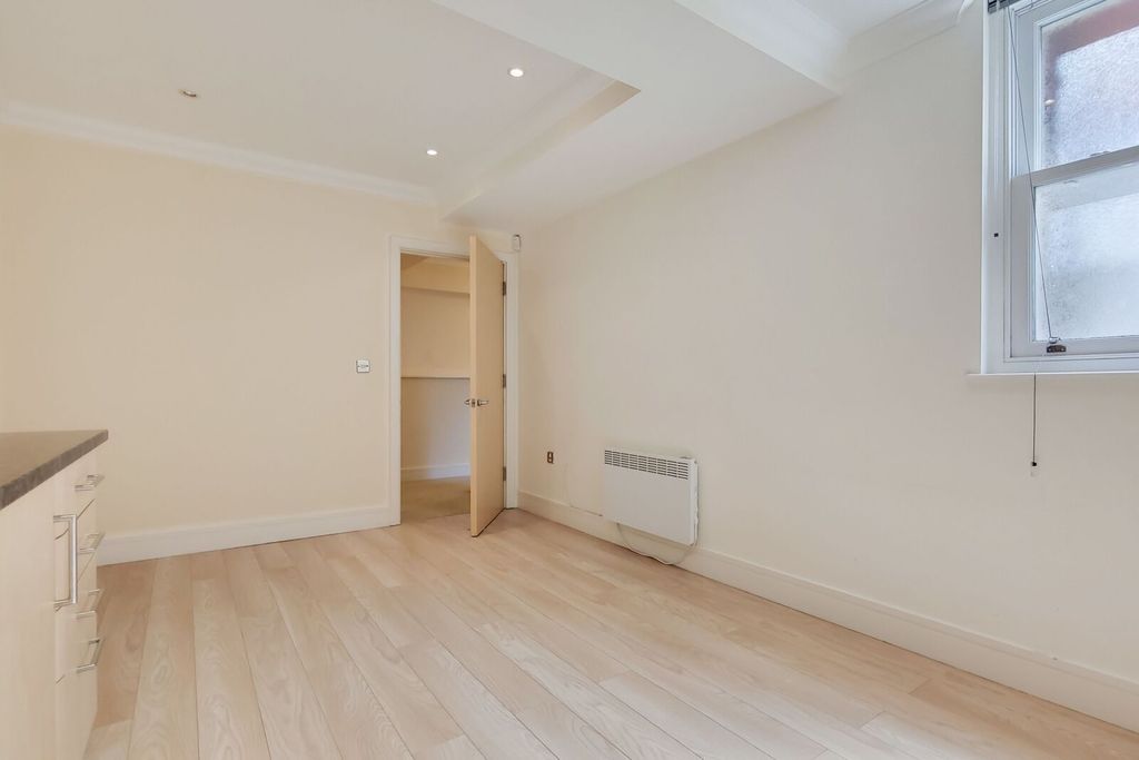 Additional image 6 of 3 bed flat for saleBridge Road, Hampton Court, East Molesey KT8
