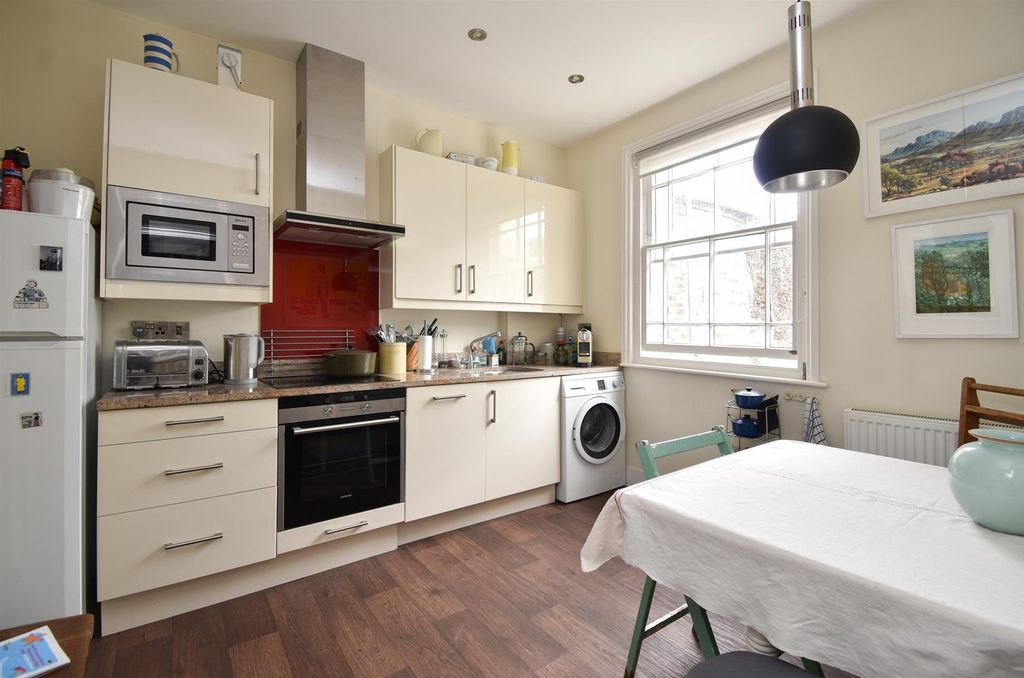 Property photo 3 of 19 Kitchen