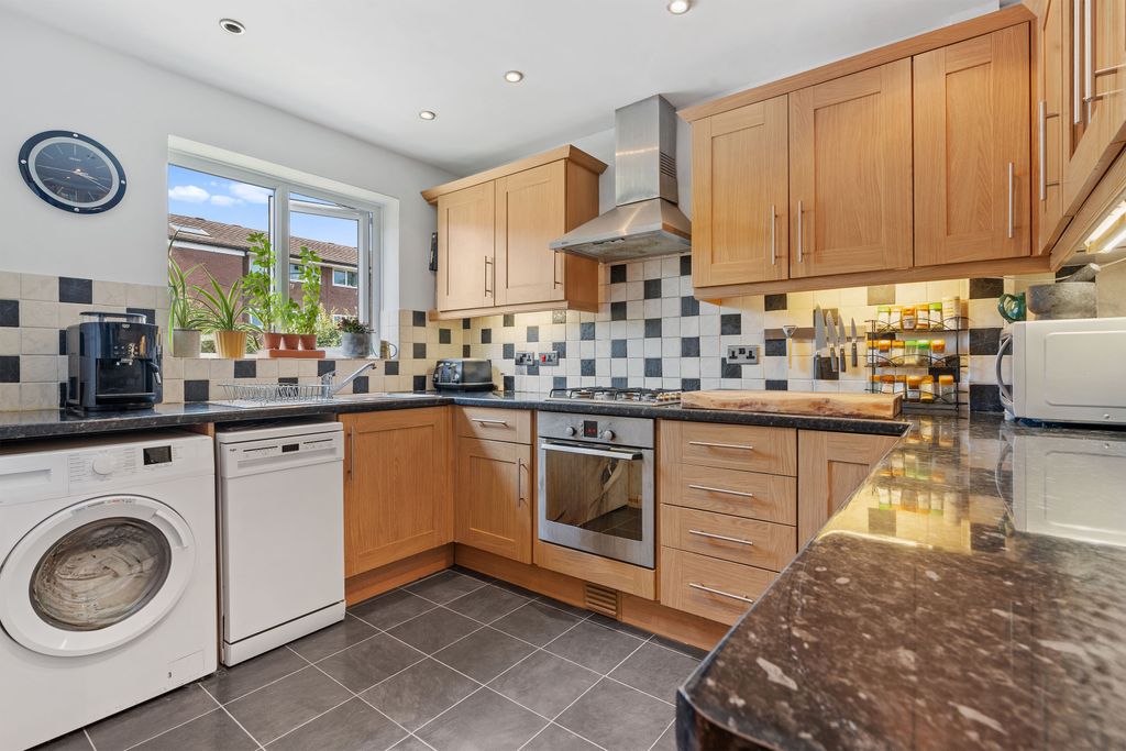 Property photo 2 of 25