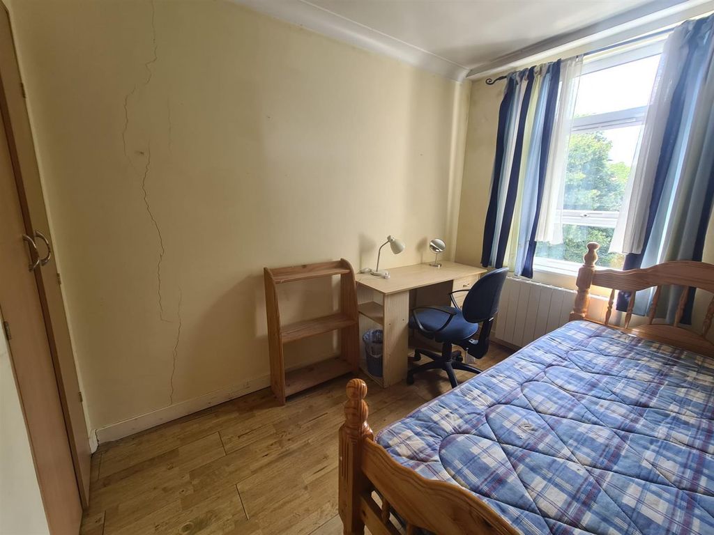 Property photo 3 of 9 Bedroom 3.Jpg