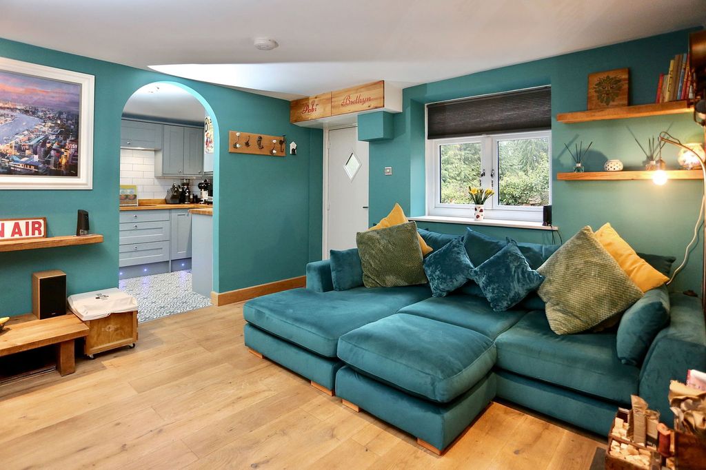 Property photo 3 of 27