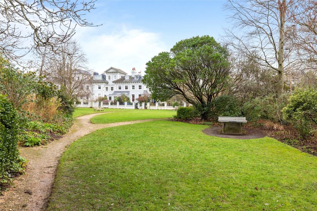 Additional image 28 of 6 bed end terrace house for salePark Crescent, Brighton, East Sussex BN2