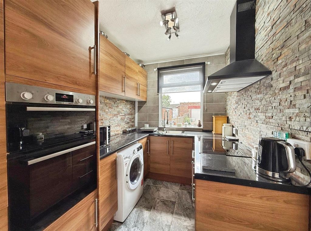 Property photo 2 of 16 Kitchen