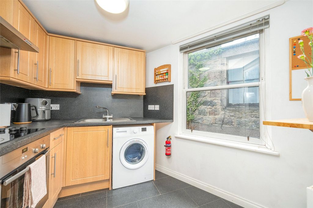 Property photo 3 of 17 Calsayseat Road