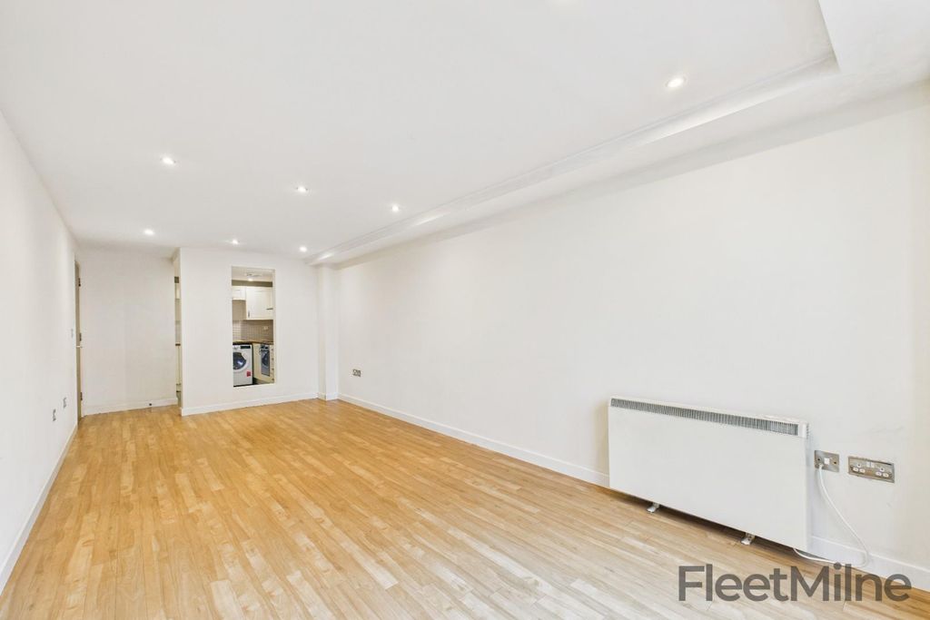 Property photo 2 of 10 Living/Dining Room