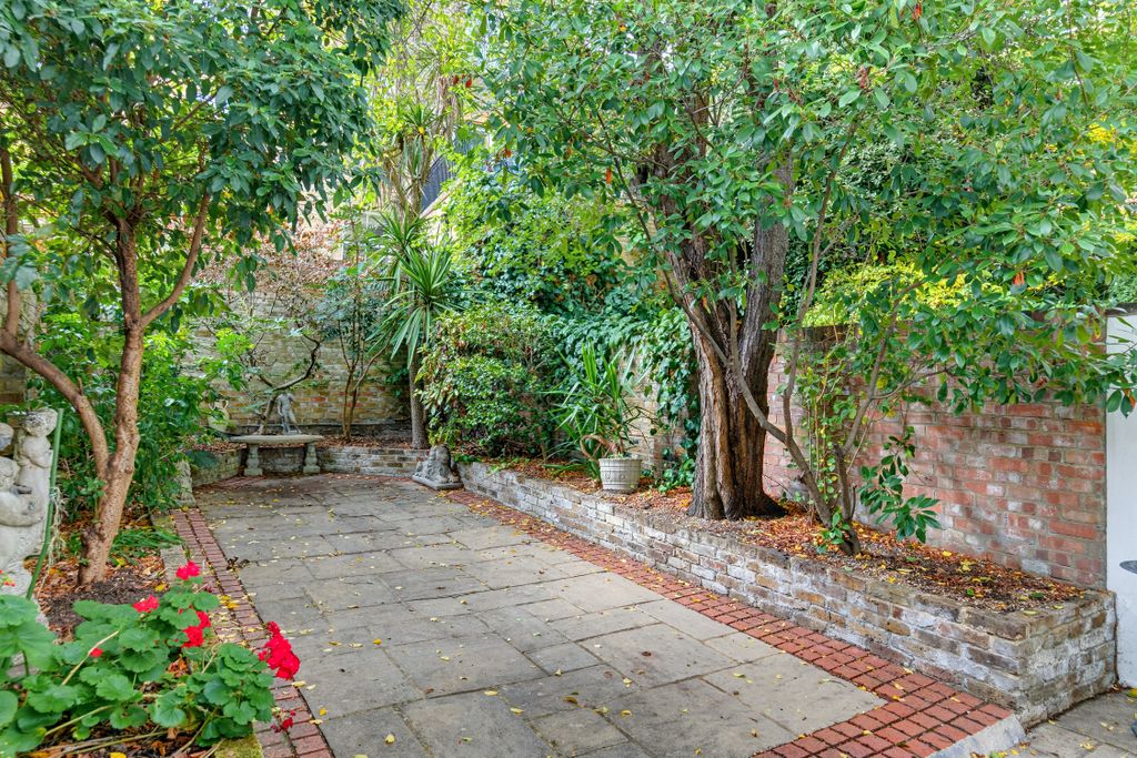 Property photo 3 of 8 Trevorstreet15-055