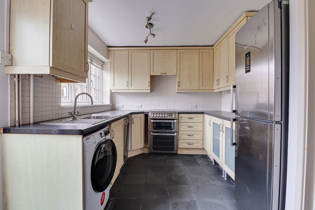 Property photo 3 of 14 Kitchen