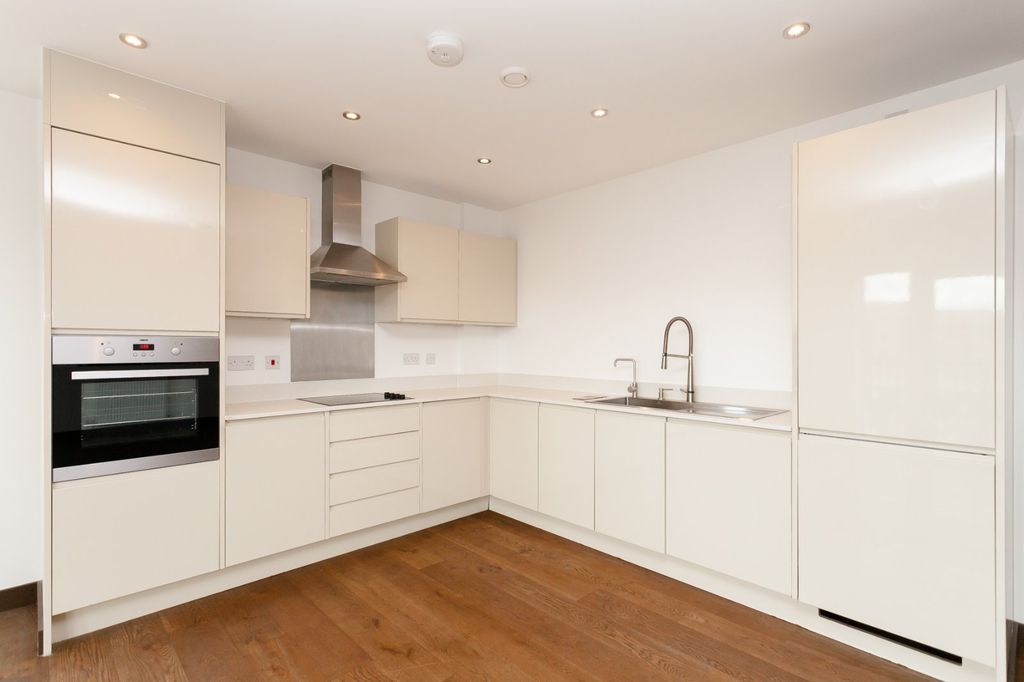 Property photo 2 of 18 Kitchen