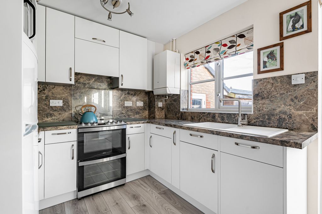 Property photo 2 of 19 Kitchen