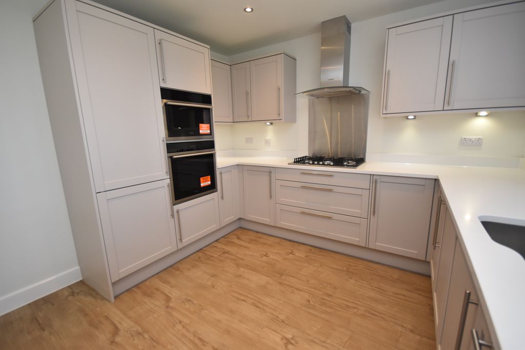 Property photo 2 of 28 Kitchen