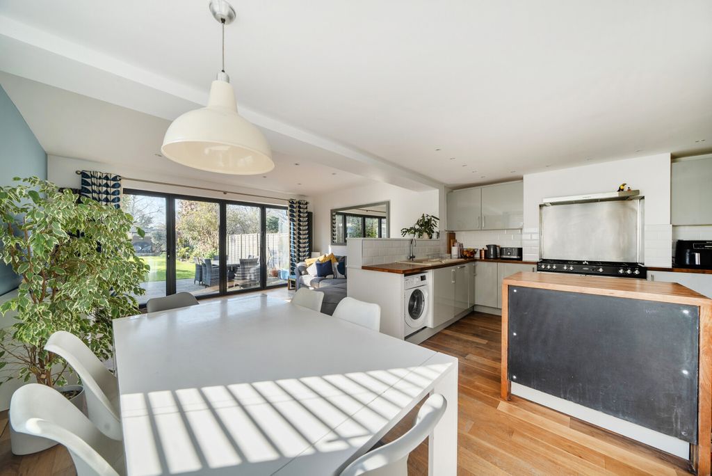 Property photo 2 of 18 Kitchen