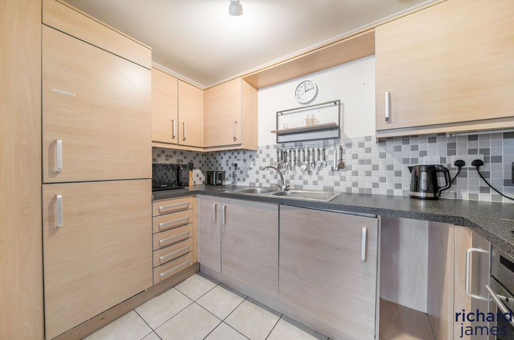 Property photo 2 of 11 30079B057E044ee5Be3Ab1Cafdf3Df23