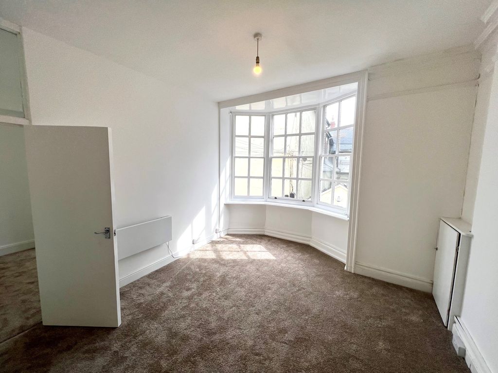 Property photo 2 of 5 Living Room