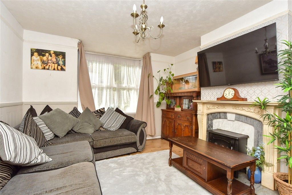 Property photo 3 of 10 Lounge